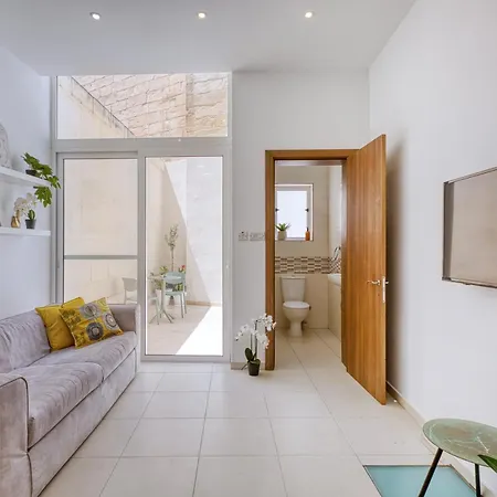 New To The Market - 4br In By Sf Homes * סליאמה