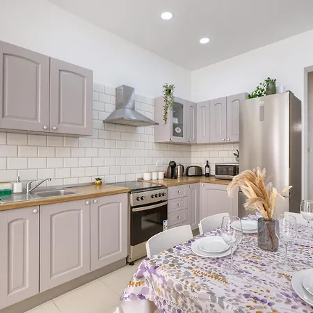 דירה New To The Market - 4br In By Sf Homes סליאמה