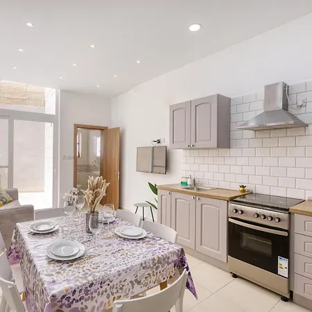 דירה New To The Market - 4br In By Sf Homes סליאמה