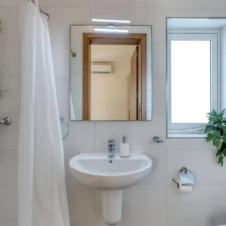 דירה New To The Market - 4br In By Sf Homes *