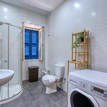 New To The Market - 4br In By Sf Homes *