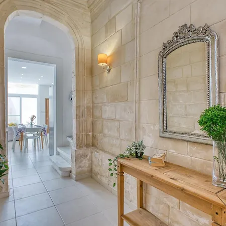 New To The Market - 4br In By Sf Homes סליאמה