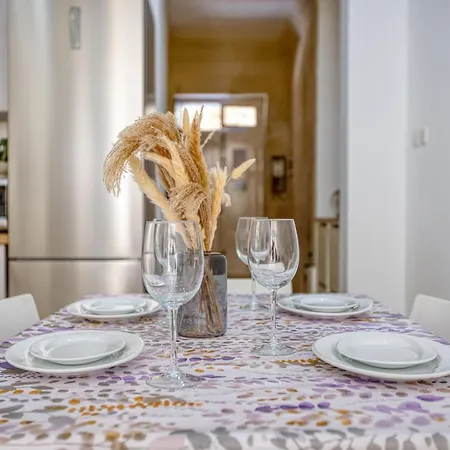 New To The Market - 4br In By Sf Homes דירה