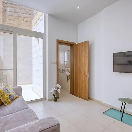 New To The Market - 4br In By Sf Homes סליאמה