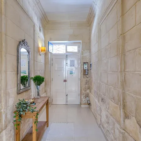 דירה New To The Market - 4br In By Sf Homes סליאמה