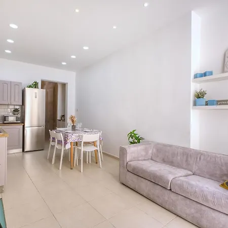 New To The Market - 4br In By Sf Homes דירה *
