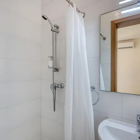 New To The Market - 4br In By Sf Homes דירה