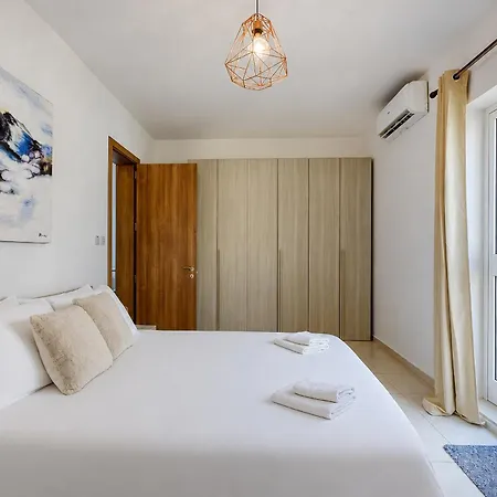 דירה New To The Market - 4br In By Sf Homes *